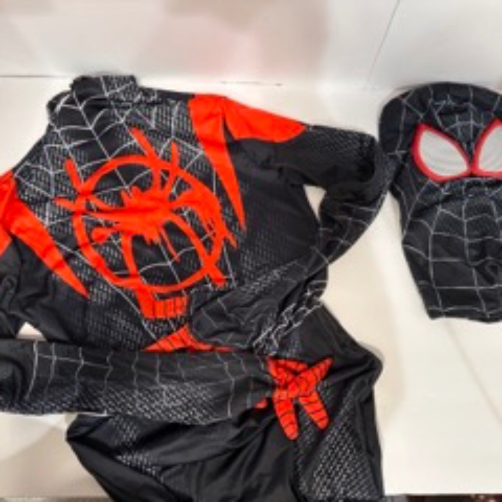 Miles Morales Cosplay Costume Size M (NWOT)